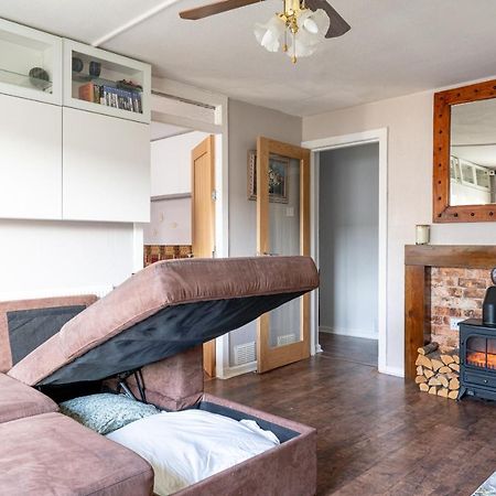 Lovely 1-Bedroom Property With Balcony In West End กลาสโกว์ ภายนอก รูปภาพ
