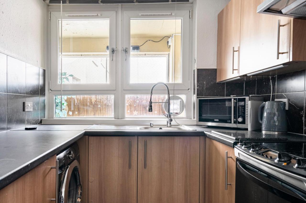Lovely 1-Bedroom Property With Balcony In West End กลาสโกว์ ภายนอก รูปภาพ