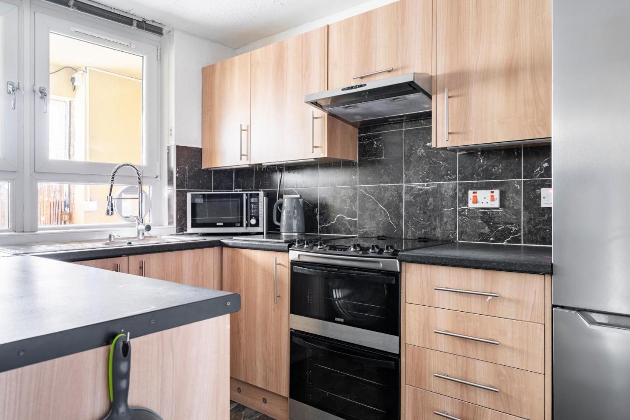 Lovely 1-Bedroom Property With Balcony In West End กลาสโกว์ ภายนอก รูปภาพ