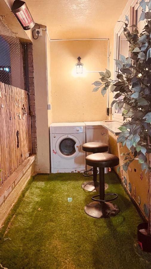 Lovely 1-Bedroom Property With Balcony In West End กลาสโกว์ ภายนอก รูปภาพ
